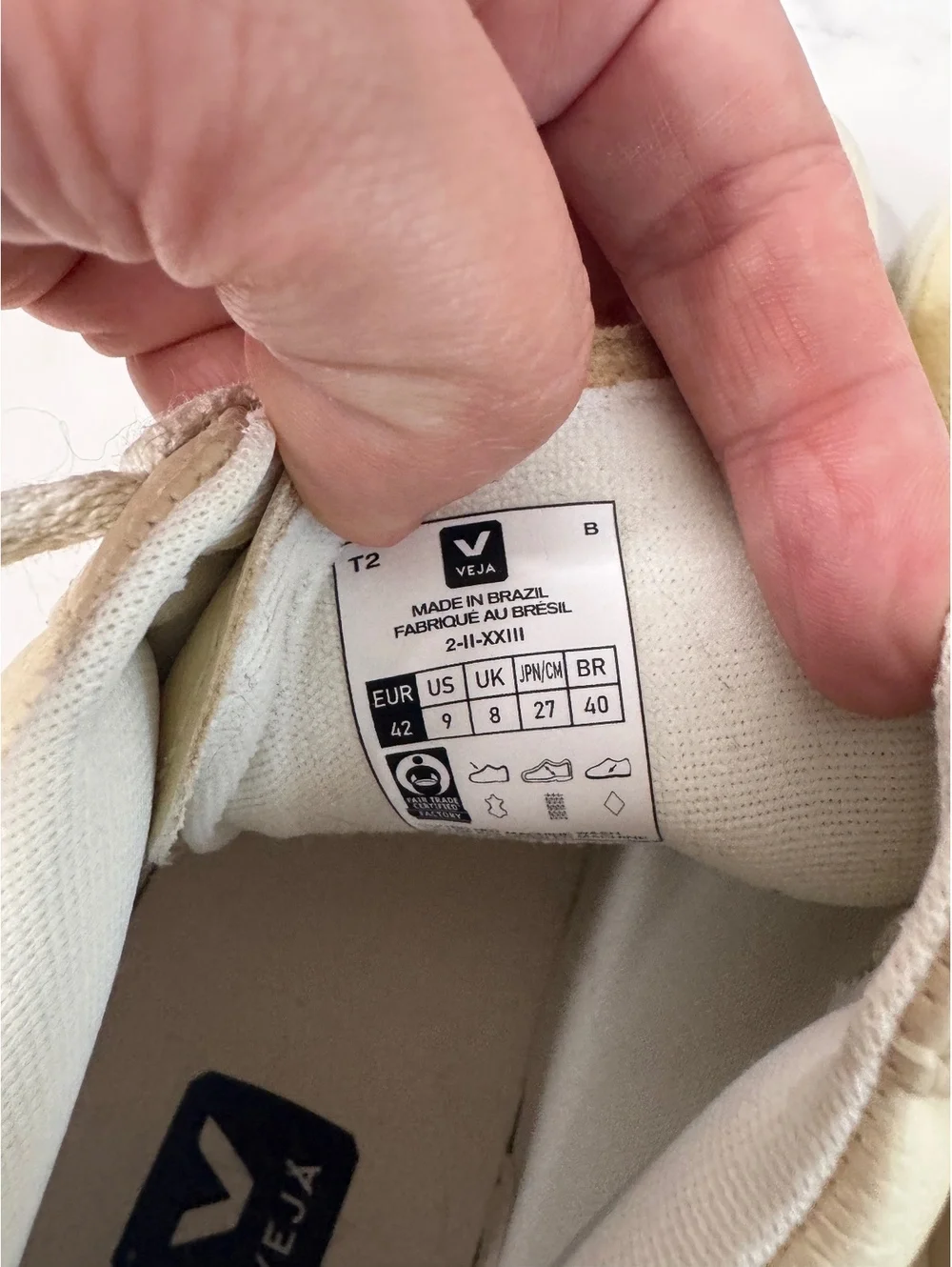 Veja Mens US 9 EU 42 High Top Sneakers Cream Beige Leather Lace Up Logo